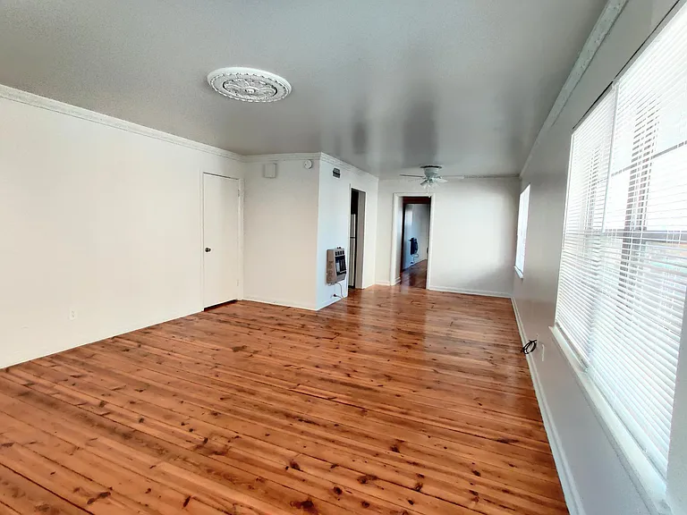 5729 Martel Ave #D — Photo 13