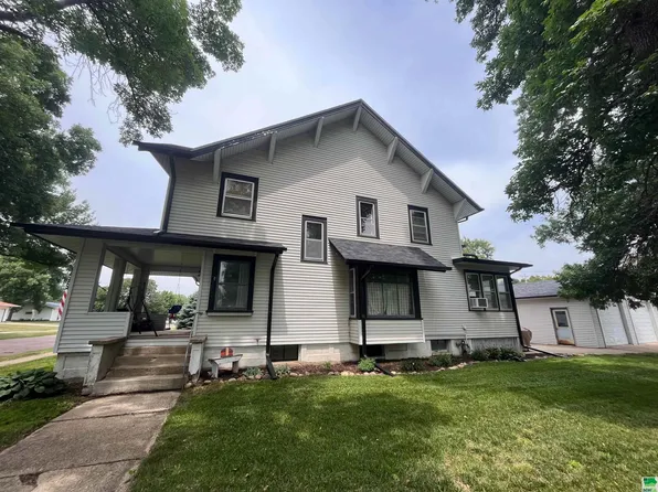 302 N Main St, Inwood, IA 51240