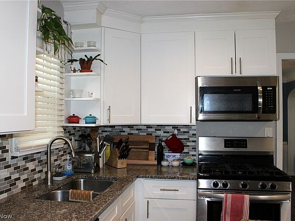 3rd image of 1936 Revere Rd