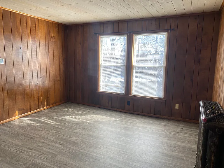 Dinning room (recently painted)