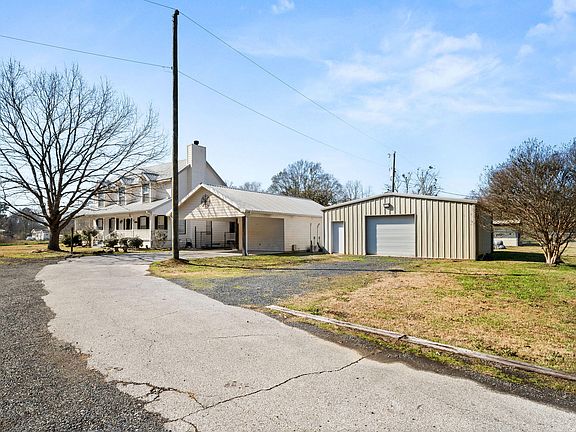 2nd image of 579 Lake Vernon Rd