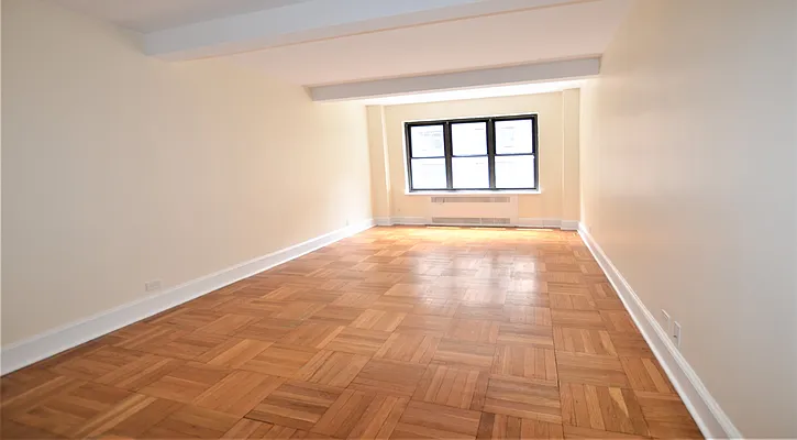 Rented by Manhattan Realty Group | media 16