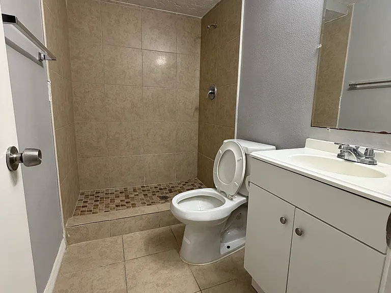 9135 Haverford Ln — Photo 4