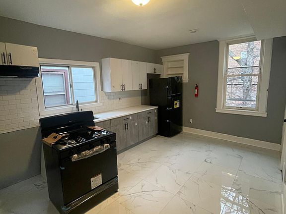3rd image of 187 N Munn Ave #2