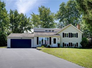 391 Round Pond Ln, Rochester, NY 14626