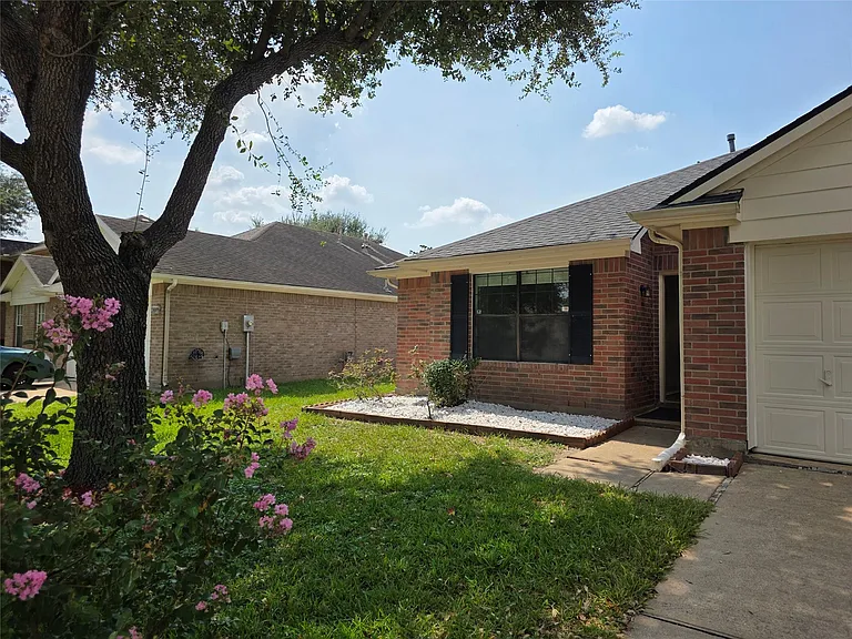 16106 Darwood Ct — Photo 2