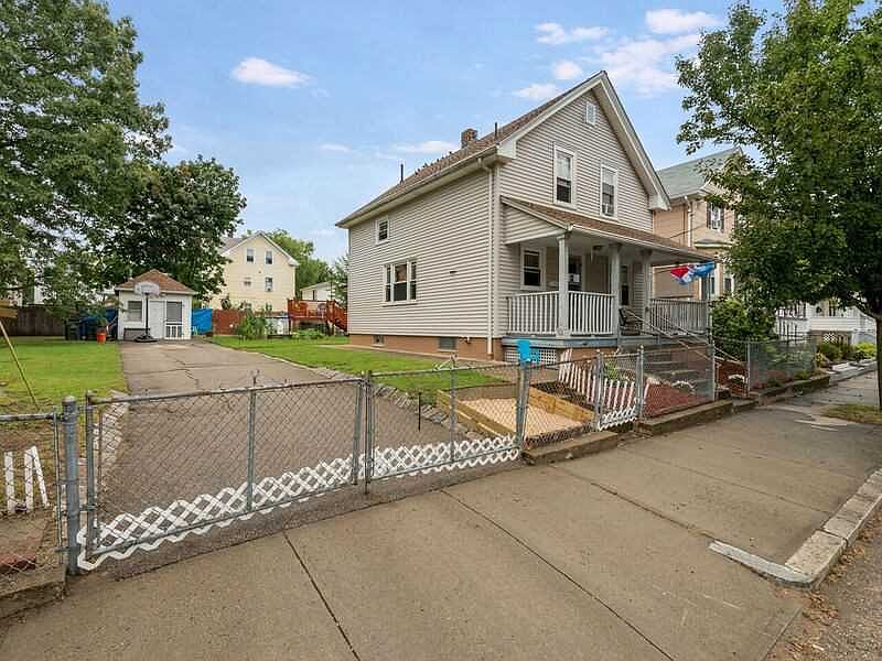 1st image of 138 Salina St