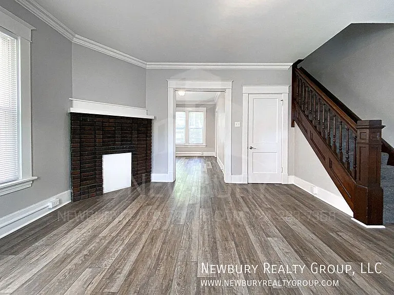 313 Wilson Ave — Photo 2
