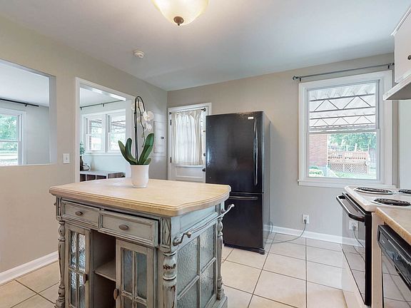 5th image of 2133 Crystal Dr