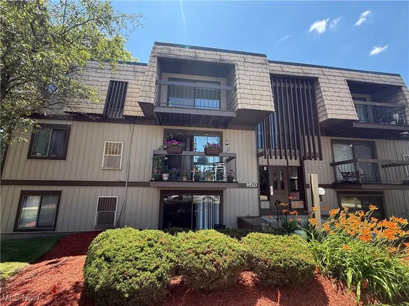 9510 Cove Dr Unit C9, North Royalton, OH 44133