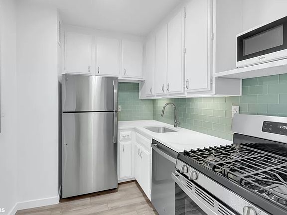 3rd image of 520 E 72nd St APT 7U