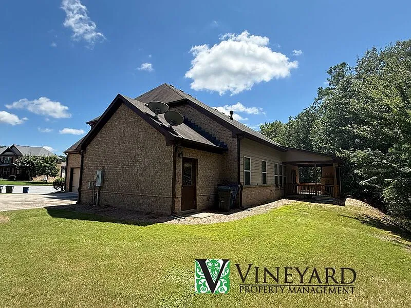 4 bed, 3.5 bath, 3463 sqft, $3,550 — Photo 4