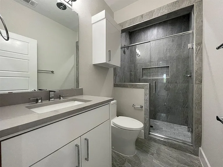 2417 N Winnetka Ave — Photo 26