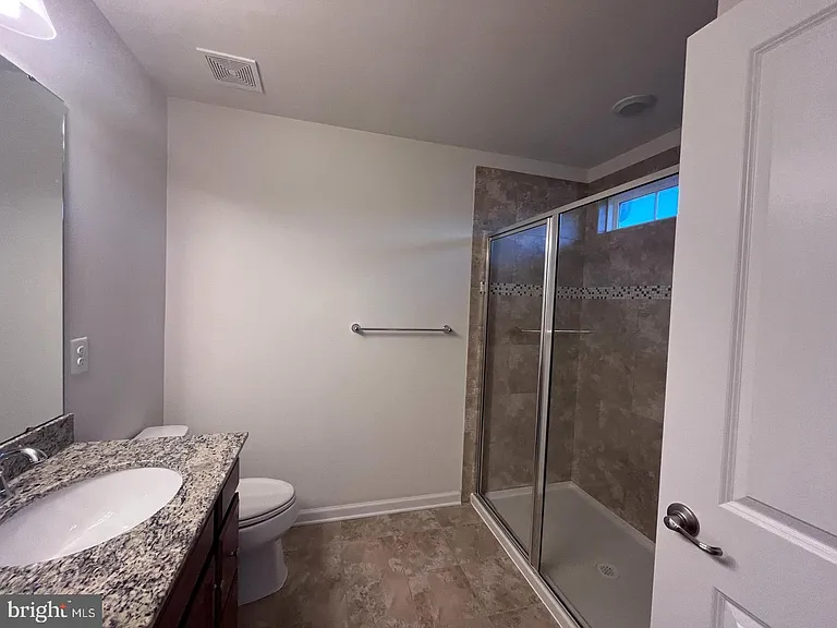 1118 Oakwood St — Photo 13