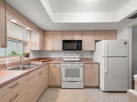 4th image of 1668 S LAKE AVENUE #2