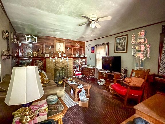 3rd image of 796 10th St SW