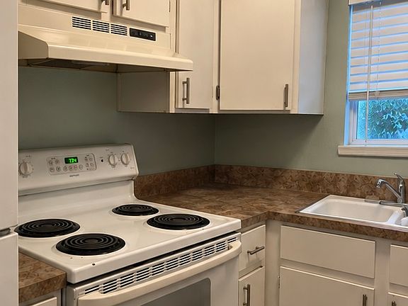 5th image of 1900 Ross Ct