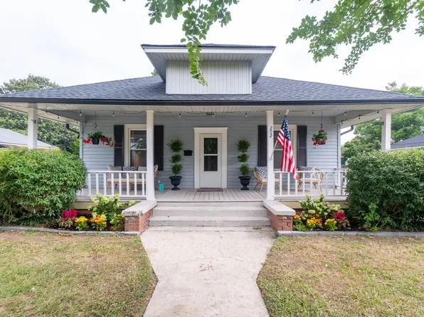 202 W C St, Erwin, NC 28339