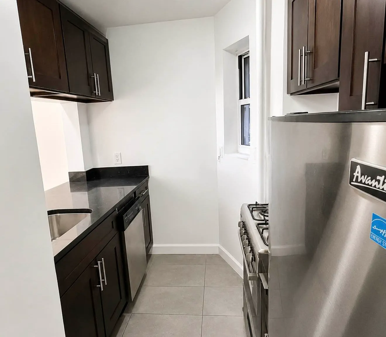 525 East 81st Street — Photo 2