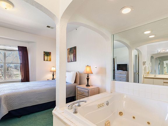 4th image of 815 Holiday Ridge #I-11