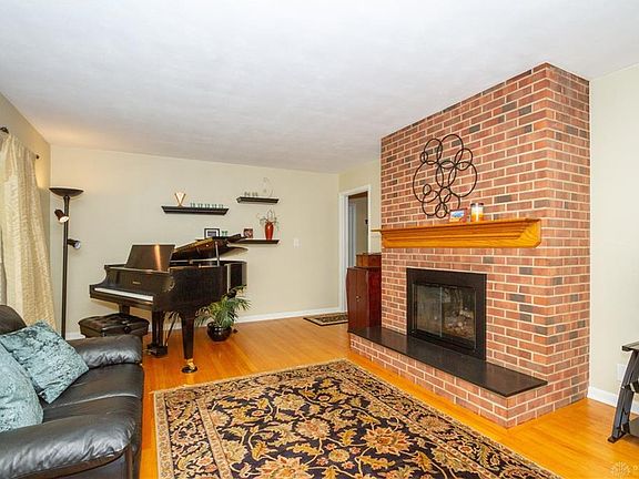 5th image of 294 E Elmwood Dr