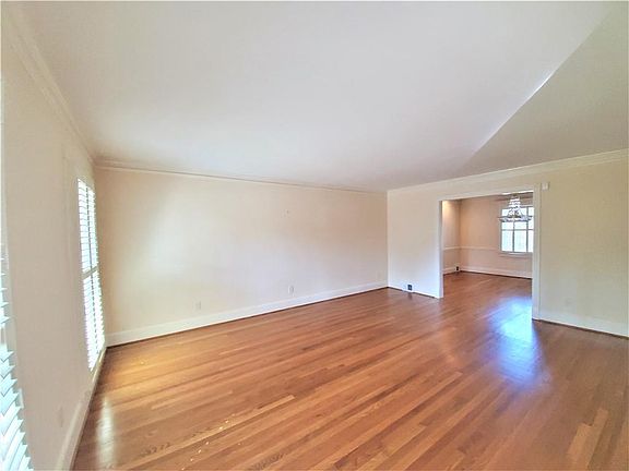 5th image of 2809 Cravey Dr NE