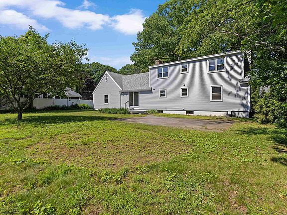 2nd image of 10 Colonial Circle