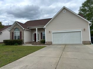 1025 Thistle Gold Dr, Hope Mills, NC 28348