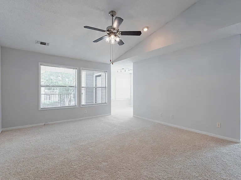 Cambridge Park Apartments — Photo 63