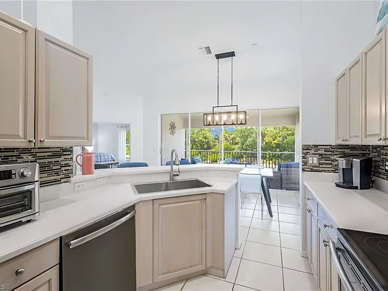 5360 Andover Dr #202 — Photo 9