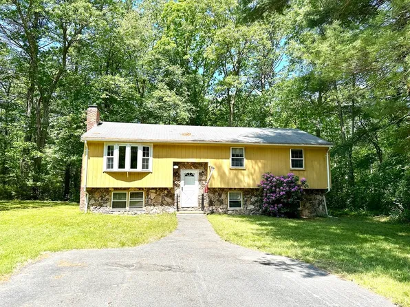 143 Augsburg Dr, Attleboro, MA 02703