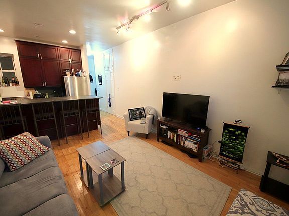4th image of 515 E 88th St APT 3M