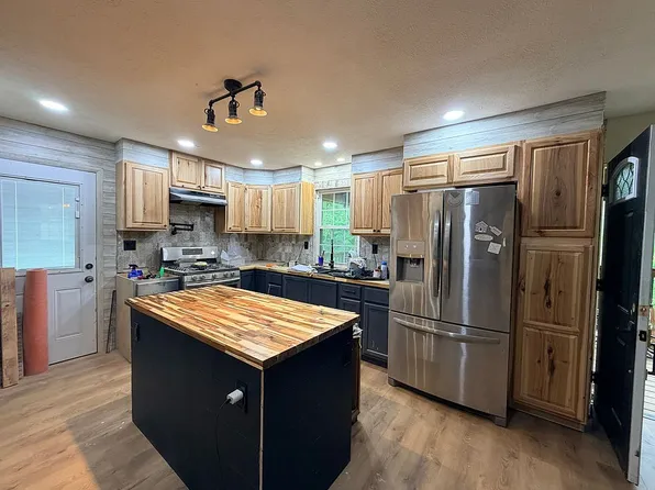 146 Hecks Run Rd, Fairmont, WV 26554