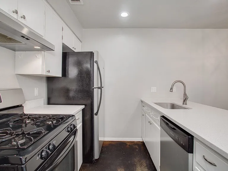 2300 Trailside Drive — Photo 20