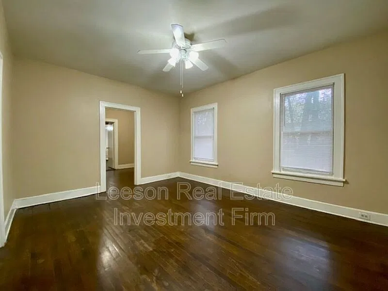 3 bed, 1.0 bath, 1000 sqft, $850 — Photo 3