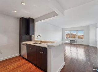3118 City Pl, Edgewater, NJ 07020
