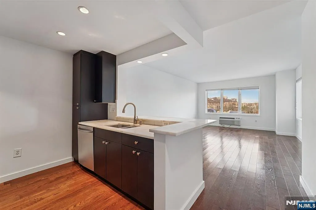 3118 City Pl photo 1