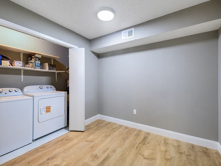 879 Dublin Dr #D — Photo 11