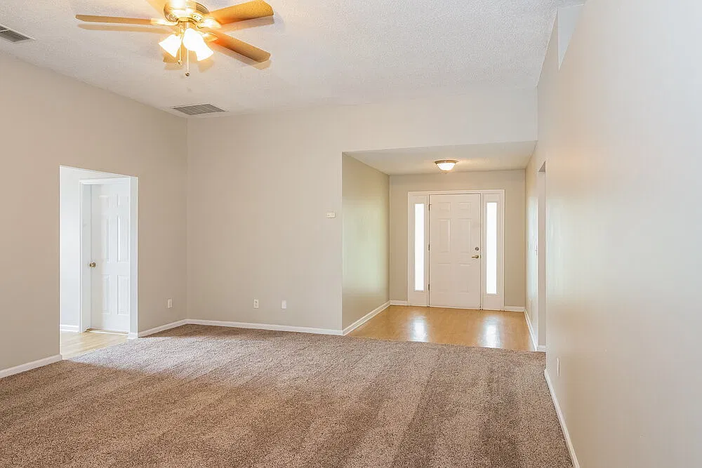 3 bed, 2.0 bath, 1584 sqft, $2,240 — Photo 4