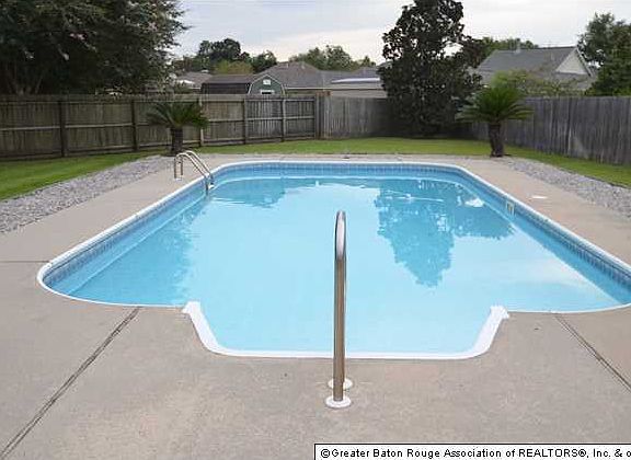 4th image of 15614 Honeywood Ave