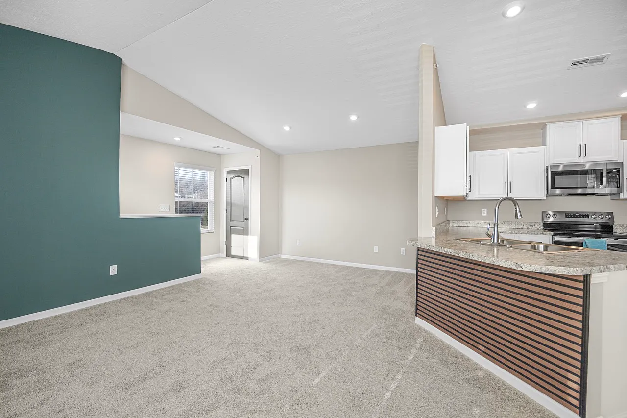 2 bed, 1111 sqft, $2,000 — Photo 3