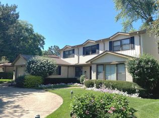 2460 Asbury Rd, Northbrook, IL 60062