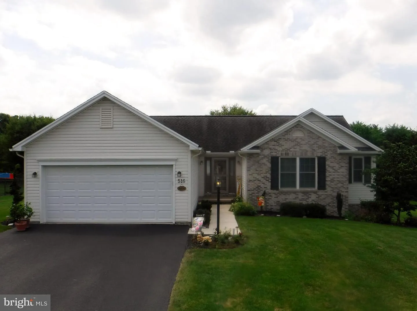 516 Franklin Square Dr photo 1