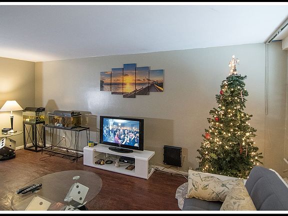 3rd image of 9050 Union Tpke APT 1M