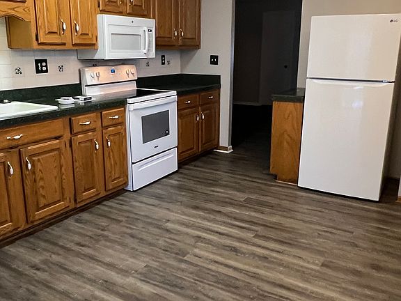 3rd image of 783 Yellowcreek Dr #783