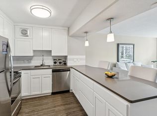 735 SW Saint Clair Ave APT 501, Portland, OR 97205