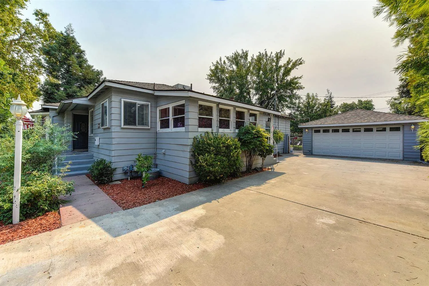 129 Wilson Ave photo 1