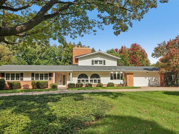 424 Otis Rd, Barrington, IL 60010