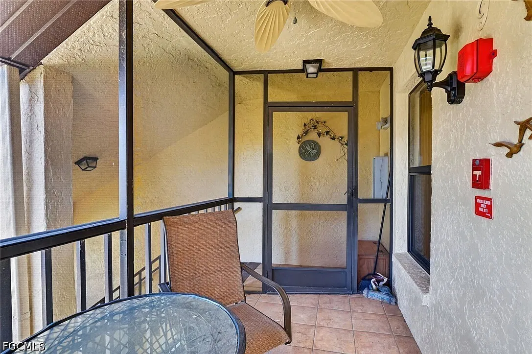 2 bed, 2.0 bath, 825 sqft, $3,200 — Photo 3