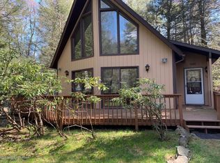 2109 Kinglet Ln, Tobyhanna, PA 18466